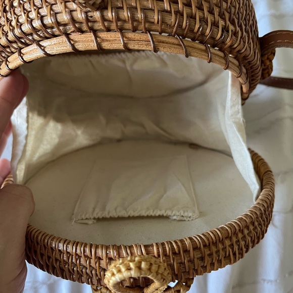 Adorable straw woven purse - Picture 5 of 5